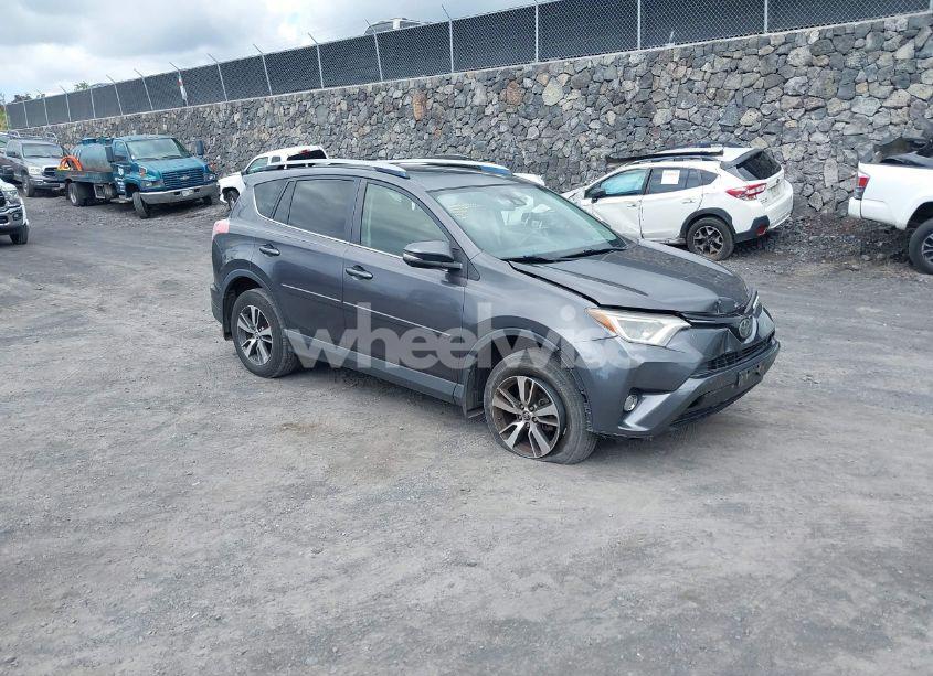 2018 Toyota Rav4 XLE (VIN JTMRFREV7JJ177574) main photo