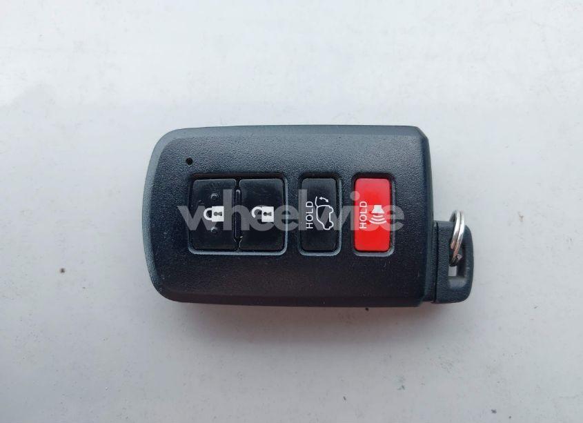 Photo 11 of 2018 Toyota Rav4 XLE (VIN JTMRFREV7JJ177574)