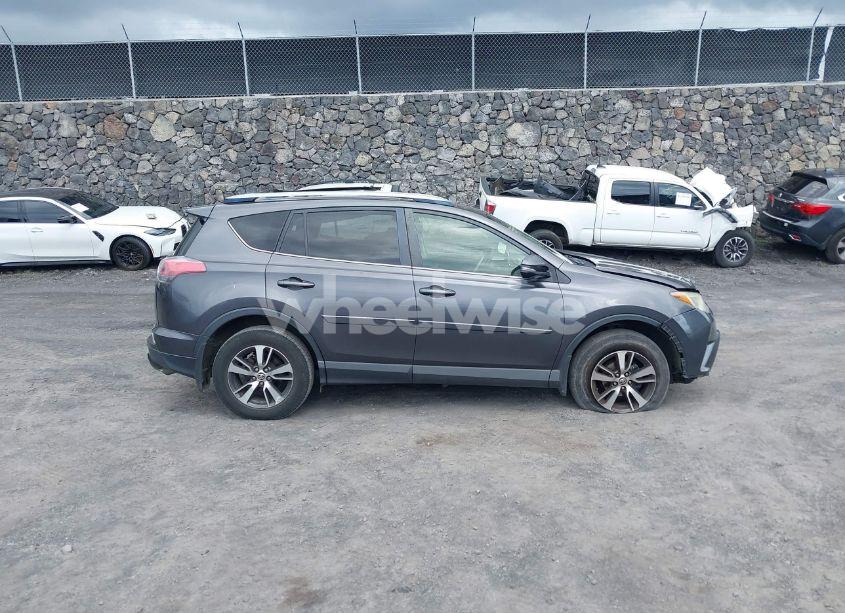 Photo 13 of 2018 Toyota Rav4 XLE (VIN JTMRFREV7JJ177574)