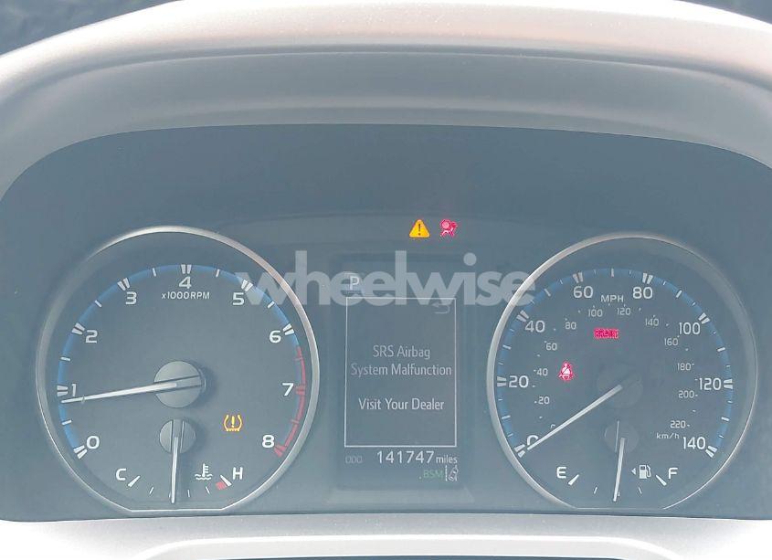 Photo 15 of 2018 Toyota Rav4 XLE (VIN JTMRFREV7JJ177574)