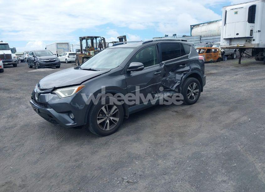 Photo 2 of 2018 Toyota Rav4 XLE (VIN JTMRFREV7JJ177574)