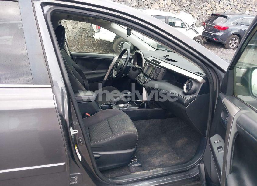 Photo 5 of 2018 Toyota Rav4 XLE (VIN JTMRFREV7JJ177574)