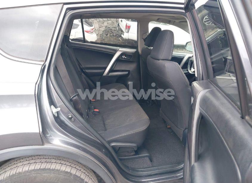 Photo 8 of 2018 Toyota Rav4 XLE (VIN JTMRFREV7JJ177574)