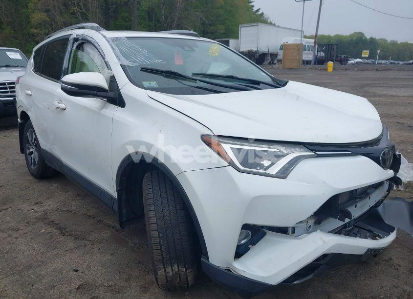 2018 Toyota Rav4 XLE (VIN JTMRFREV7JJ231018) main photo