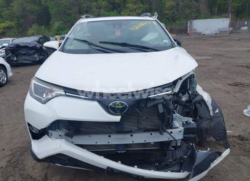 Photo 11 of 2018 Toyota Rav4 XLE (VIN JTMRFREV7JJ231018)