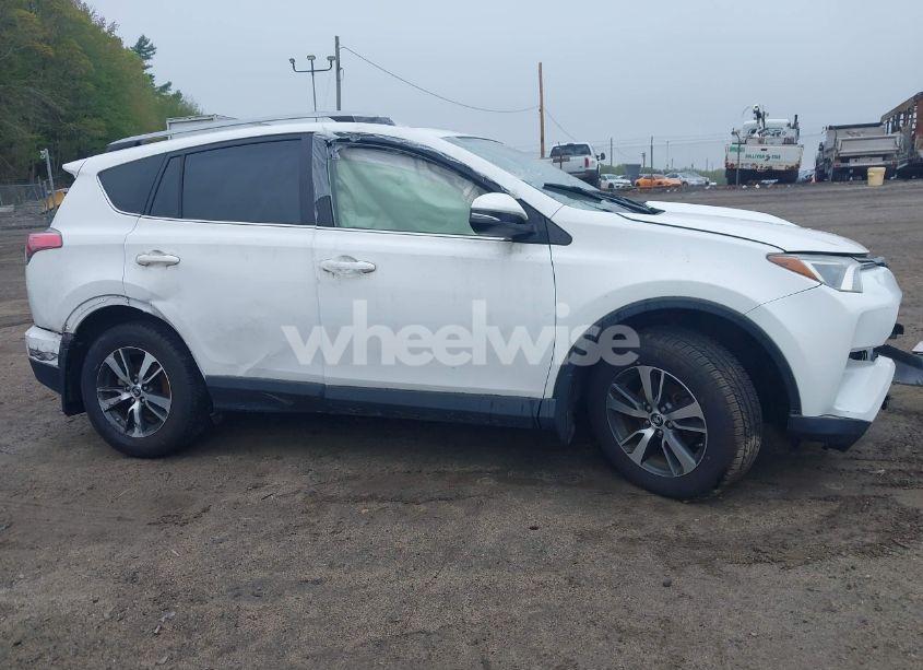 Photo 12 of 2018 Toyota Rav4 XLE (VIN JTMRFREV7JJ231018)