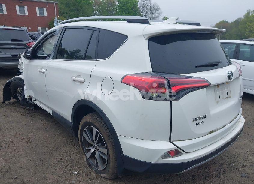 Photo 3 of 2018 Toyota Rav4 XLE (VIN JTMRFREV7JJ231018)