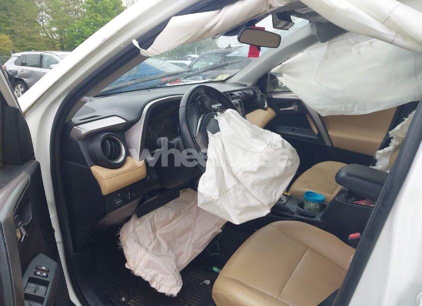 Photo 5 of 2018 Toyota Rav4 XLE (VIN JTMRFREV7JJ231018)