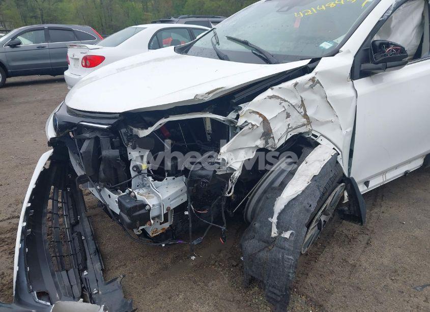 Photo 6 of 2018 Toyota Rav4 XLE (VIN JTMRFREV7JJ231018)