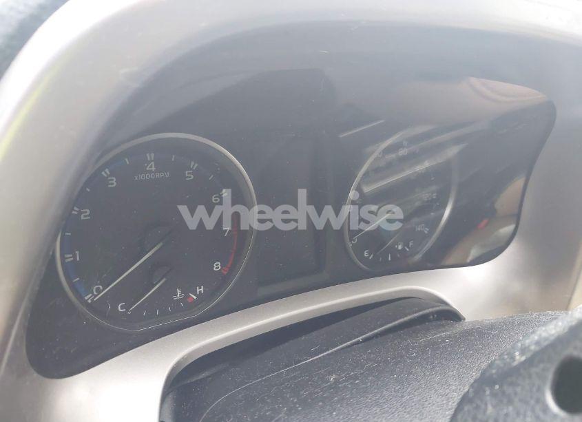 Photo 7 of 2018 Toyota Rav4 XLE (VIN JTMRFREV7JJ231018)