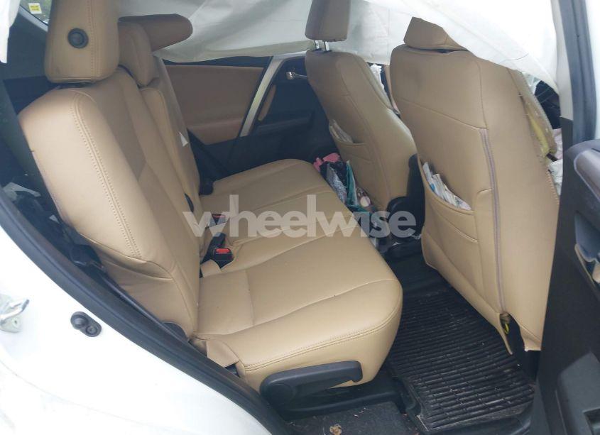 Photo 8 of 2018 Toyota Rav4 XLE (VIN JTMRFREV7JJ231018)