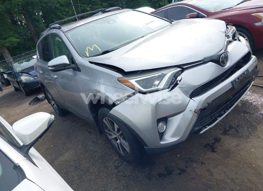 2018 Toyota Rav4 XLE (VIN JTMRFREV8JJ226801) main photo