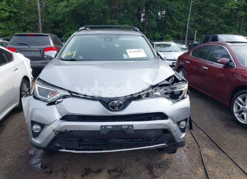 Photo 12 of 2018 Toyota Rav4 XLE (VIN JTMRFREV8JJ226801)