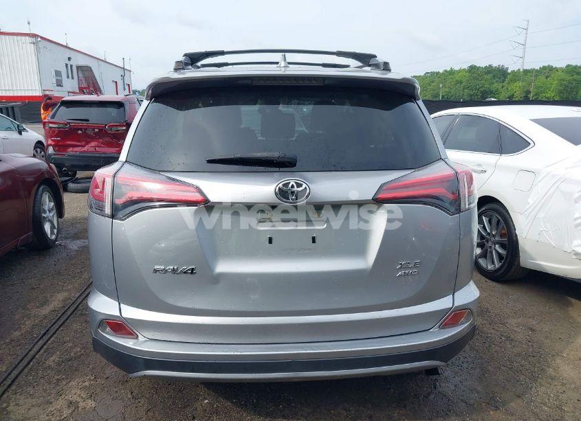 Photo 16 of 2018 Toyota Rav4 XLE (VIN JTMRFREV8JJ226801)