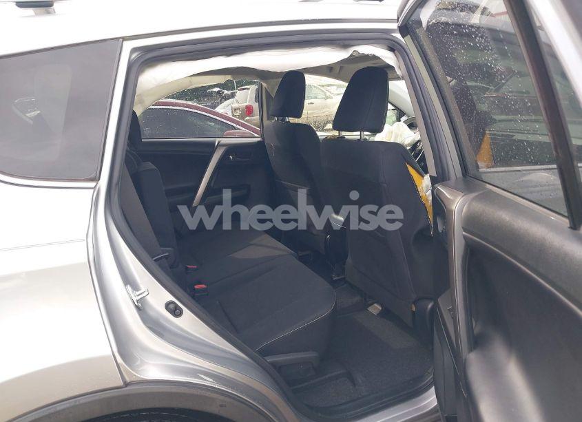 Photo 8 of 2018 Toyota Rav4 XLE (VIN JTMRFREV8JJ226801)