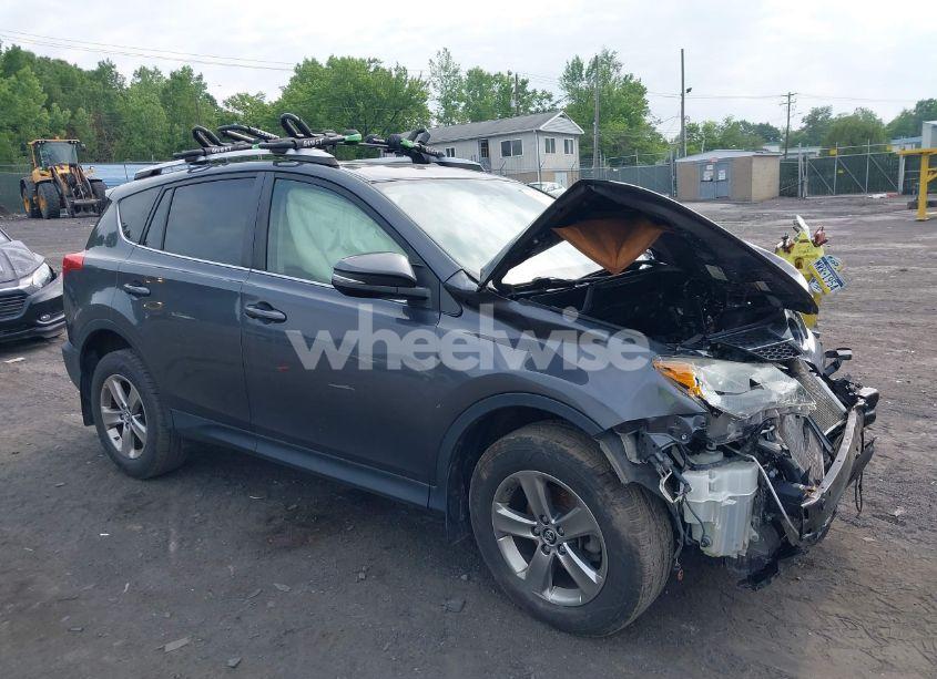 2015 Toyota Rav4 XLE (VIN JTMRFREV9FD146574) main photo