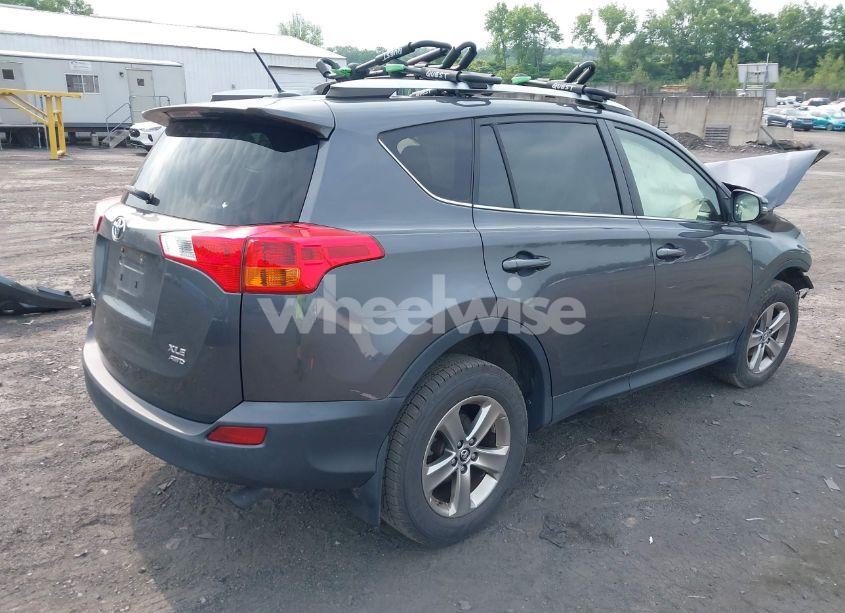 Photo 4 of 2015 Toyota Rav4 XLE (VIN JTMRFREV9FD146574)