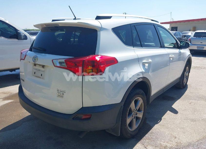 Photo 4 of 2015 Toyota Rav4 XLE (VIN JTMRFREV9FJ014304)