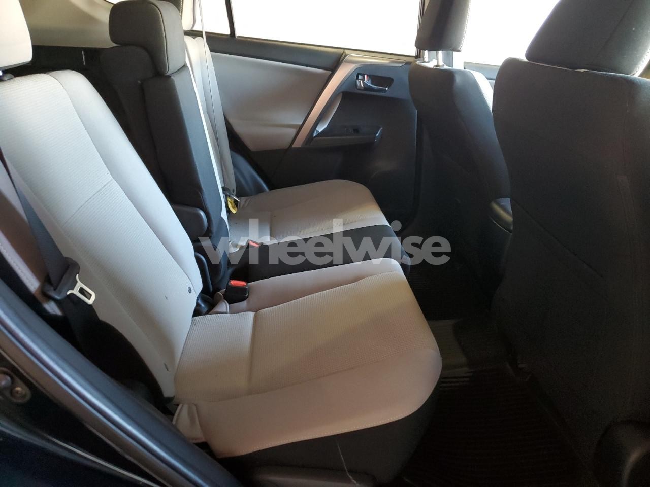 Photo 11 of 2017 TOYOTA RAV4 XLE (VIN JTMRFREV9HJ110081)