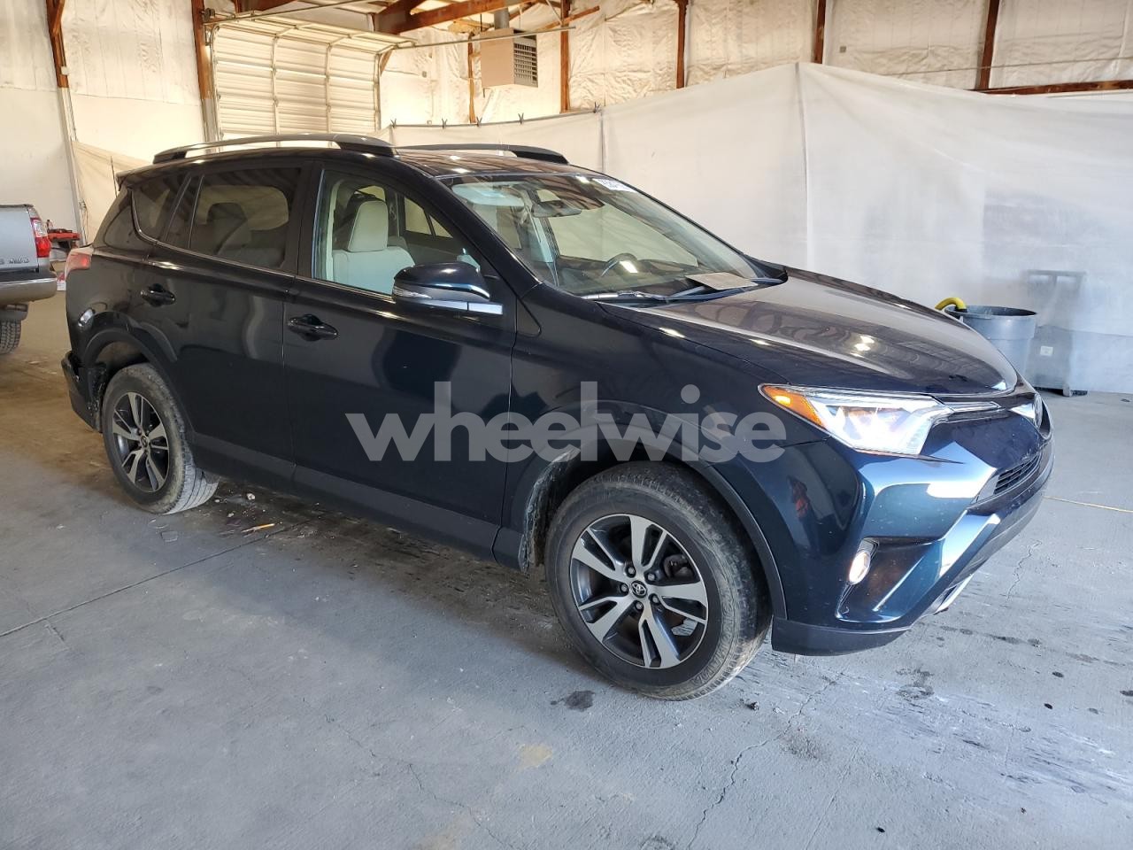 Photo 4 of 2017 TOYOTA RAV4 XLE (VIN JTMRFREV9HJ110081)