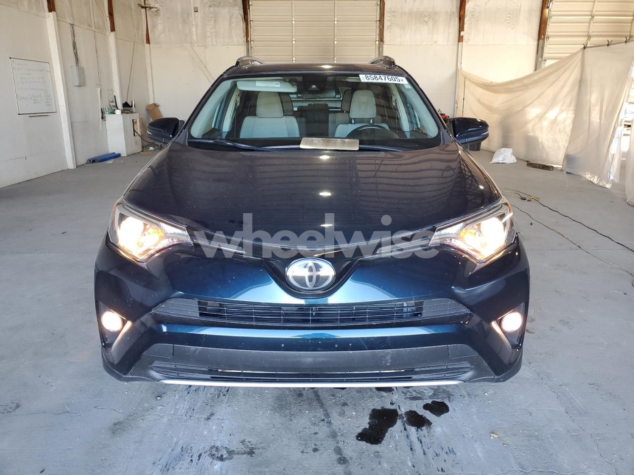 Photo 5 of 2017 TOYOTA RAV4 XLE (VIN JTMRFREV9HJ110081)