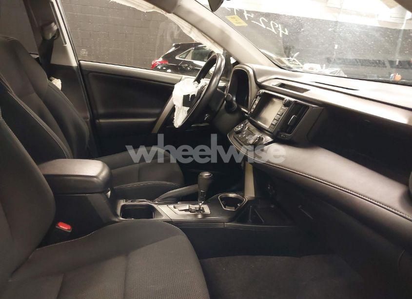 Photo 5 of 2017 Toyota Rav4 XLE (VIN JTMRFREV9HJ114972)