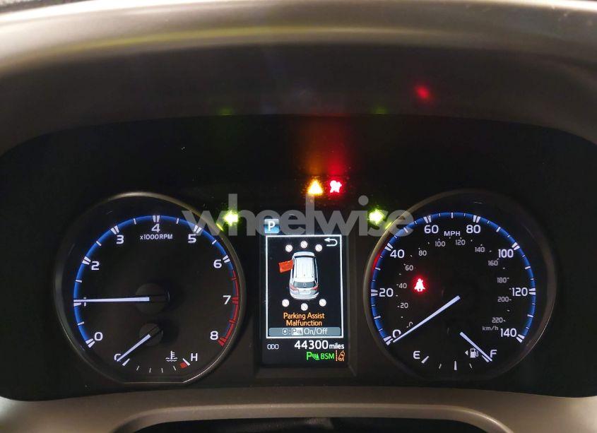 Photo 7 of 2017 Toyota Rav4 XLE (VIN JTMRFREV9HJ114972)