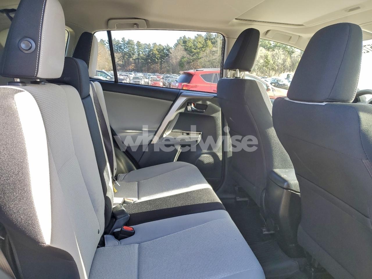 Photo 11 of 2017 TOYOTA RAV4 XLE (VIN JTMRFREV9HJ165758)