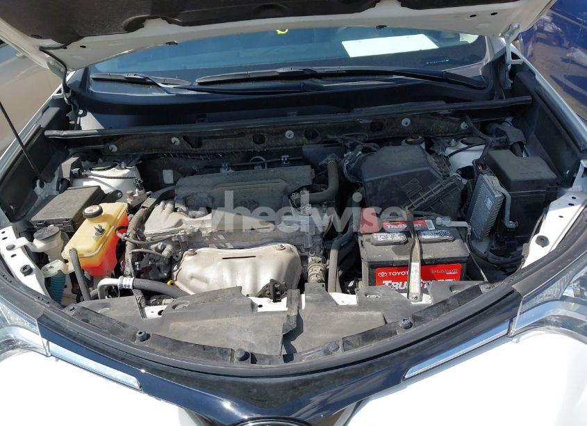 Photo 10 of 2018 Toyota Rav4 XLE (VIN JTMRFREV9JD253813)