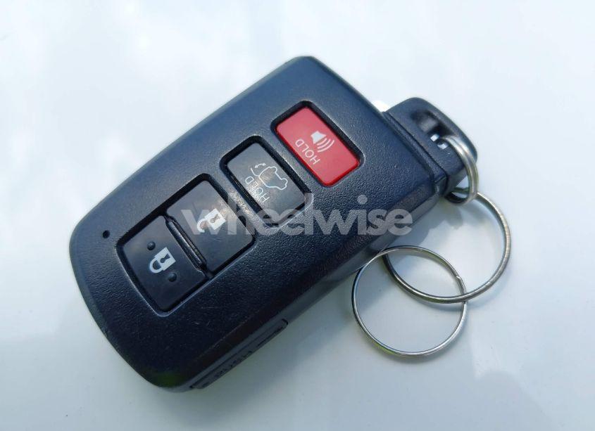 Photo 11 of 2018 Toyota Rav4 XLE (VIN JTMRFREV9JD253813)