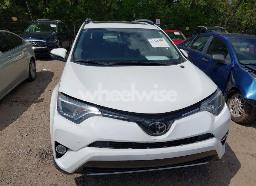 Photo 12 of 2018 Toyota Rav4 XLE (VIN JTMRFREV9JD253813)