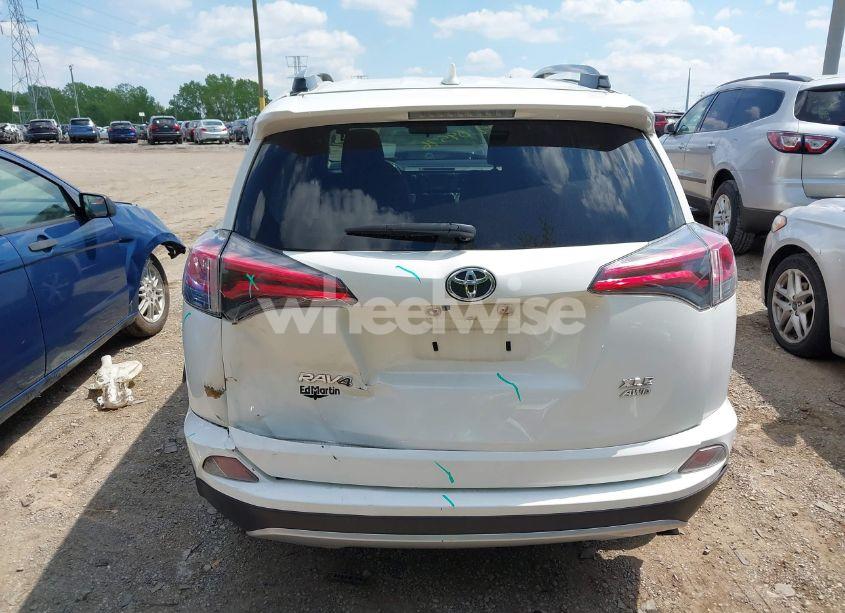 Photo 16 of 2018 Toyota Rav4 XLE (VIN JTMRFREV9JD253813)