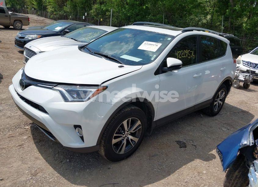 Photo 2 of 2018 Toyota Rav4 XLE (VIN JTMRFREV9JD253813)