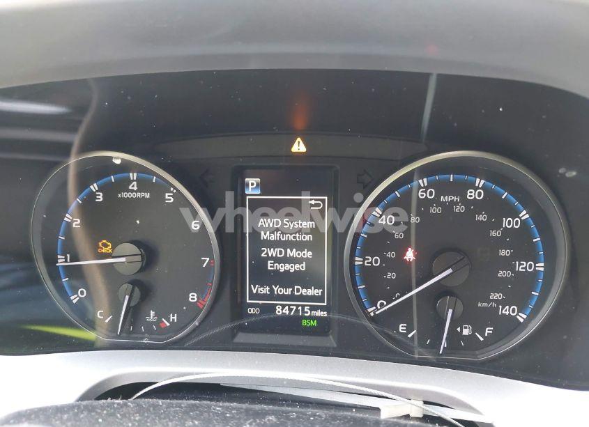Photo 7 of 2018 Toyota Rav4 XLE (VIN JTMRFREV9JD253813)
