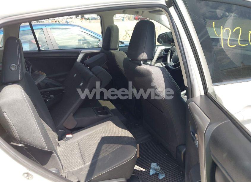 Photo 8 of 2018 Toyota Rav4 XLE (VIN JTMRFREV9JD253813)