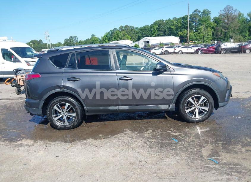 Photo 13 of 2018 Toyota Rav4 XLE (VIN JTMRFREV9JJ178922)