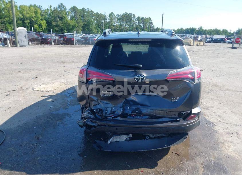 Photo 16 of 2018 Toyota Rav4 XLE (VIN JTMRFREV9JJ178922)