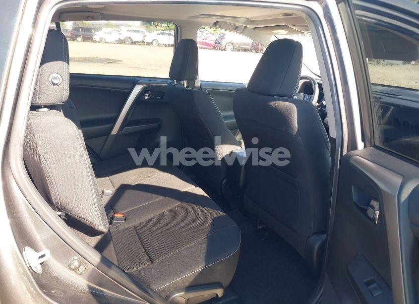 Photo 8 of 2018 Toyota Rav4 XLE (VIN JTMRFREV9JJ178922)