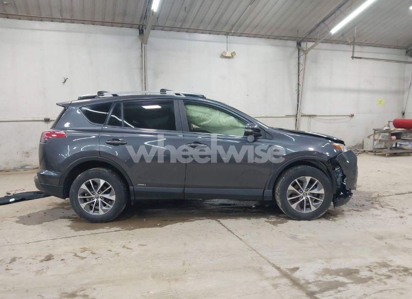 Photo 13 of 2017 Toyota Rav4 HYBRID XLE (VIN JTMRJREV0HD150918)