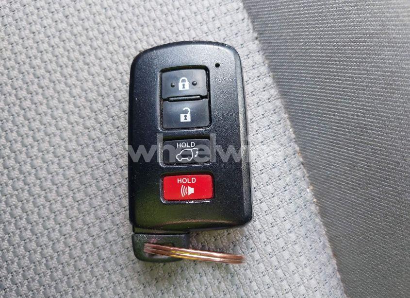 Photo 11 of 2017 Toyota Rav4 HYBRID XLE (VIN JTMRJREV3HD083733)