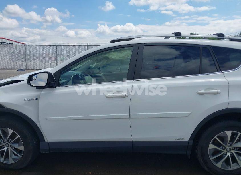 Photo 15 of 2017 Toyota Rav4 HYBRID XLE (VIN JTMRJREV3HD083733)