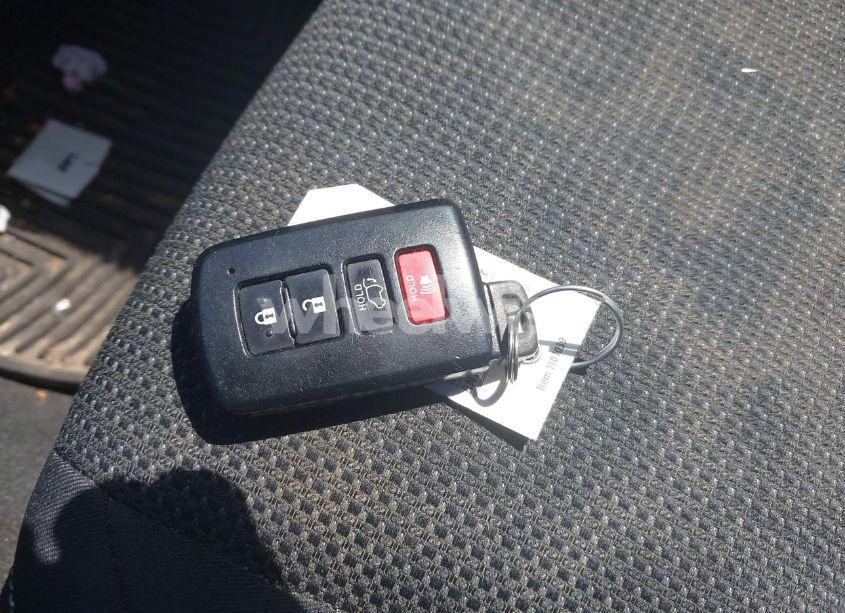 Photo 11 of 2017 Toyota Rav4 HYBRID XLE (VIN JTMRJREV3HD089872)