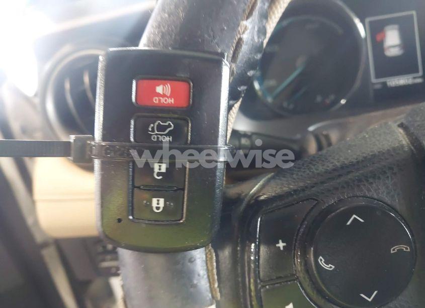 Photo 11 of 2017 Toyota Rav4 HYBRID XLE (VIN JTMRJREV4HD064186)