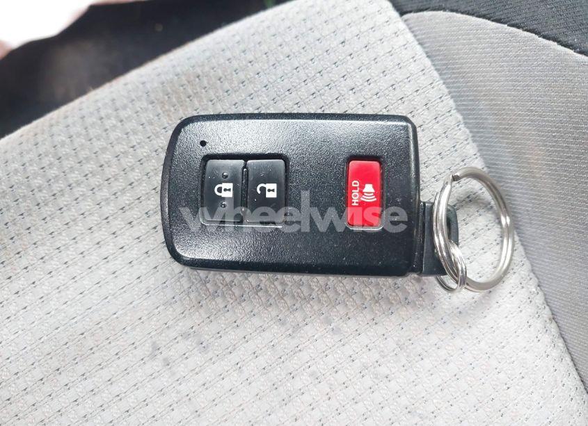 Photo 11 of 2018 Toyota Rav4 HYBRID LE (VIN JTMRJREV4JD180509)