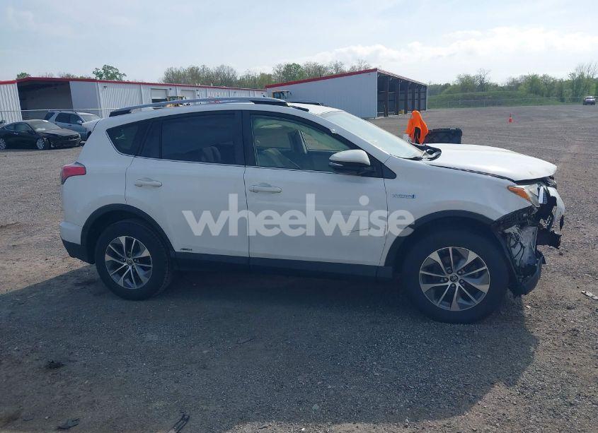 Photo 13 of 2018 Toyota Rav4 HYBRID LE (VIN JTMRJREV4JD180509)
