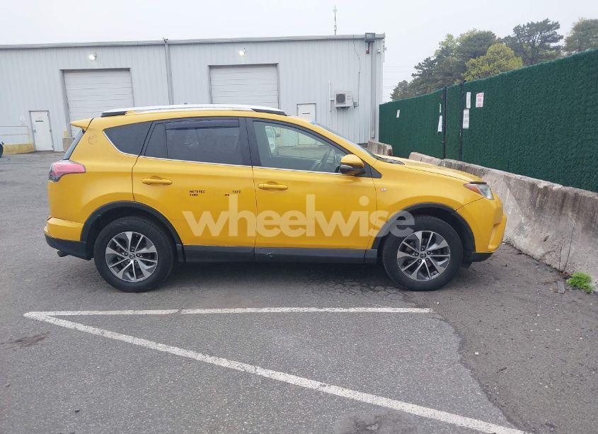 Photo 13 of 2016 Toyota Rav4 HYBRID XLE (VIN JTMRJREV5GD025993)