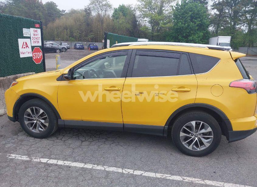 Photo 14 of 2016 Toyota Rav4 HYBRID XLE (VIN JTMRJREV5GD025993)