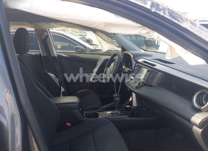 Photo 5 of 2018 Toyota Rav4 HYBRID XLE (VIN JTMRJREV5JD240054)