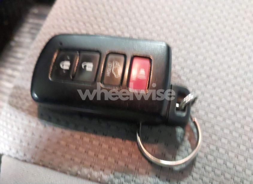 Photo 11 of 2017 Toyota Rav4 HYBRID XLE (VIN JTMRJREV7HD083637)