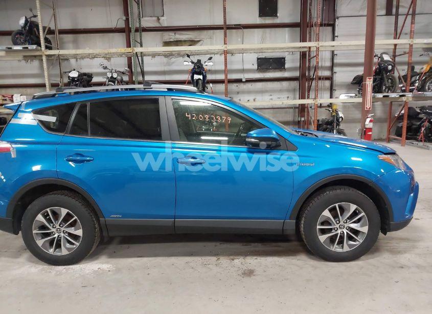 Photo 13 of 2017 Toyota Rav4 HYBRID XLE (VIN JTMRJREV7HD083637)